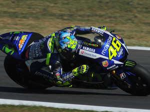 デサント、MotoGPランキング1位のヴァレンティーノ・ロッシ専用ウエアを限定販売 画像