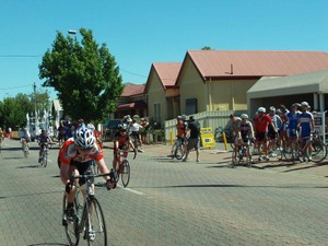 【自転車のある風景】南半球最大レースのTour Down Under、プロとアマチュアの相乗効果で盛り上がる 画像