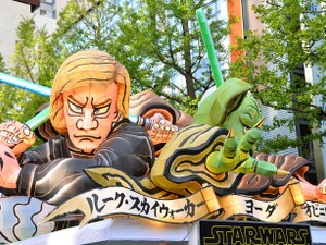 スター・ウォーズのハロウィンパレード開催…川崎の街が