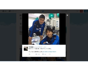 川島永嗣「麻生グラウンドに現る」…中村憲剛とツーショット 画像