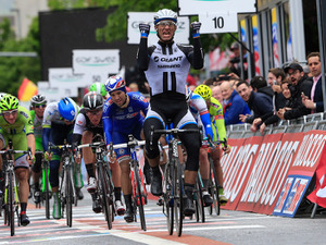 キッテルと同じチームジャージやビブショーツが購入できる 画像