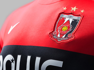 浦和レッズの新ユニフォーム、クラブ史上初のボーダー柄に 画像