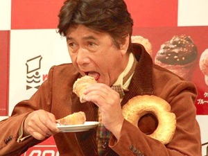 草刈正雄、キャラ崩壊？「甘党になって困る」…ミスド発表会 画像