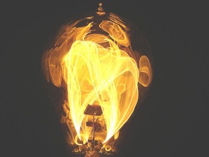 まるで炎のような明るさを放つ 画像