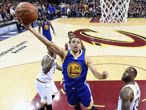 ウォリアーズが快勝、NBAファイナル連覇に王手 画像