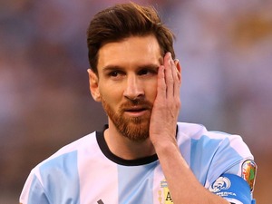 メッシの代表引退を歓迎…バルセロナのエンリケ監督「ファンとしては見たいけど」 画像