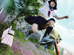 過激で高速なチキンラーメン動画公開…侍×女子高生×ドローン×神業 画像