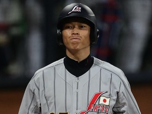 広島・新井貴浩、プロ野球史上42人目の300号本塁打「みんなに感謝しています」 画像