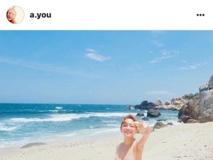 浜崎あゆみ、眩しい白ビキニ姿公開 画像