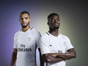 ナイキ、光の都・パリをイメージした「パリサンジェルマン サードキット」 画像