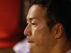 広島・黒田博樹「最高の引き際」…背番号と同じ15回宙を舞い号泣 画像