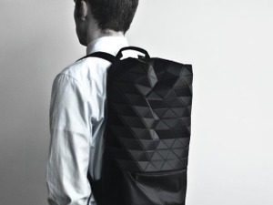 ビジネスにも使える、変化球バックパック 画像