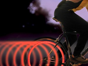 スポーク装着型のライトで安全に 画像