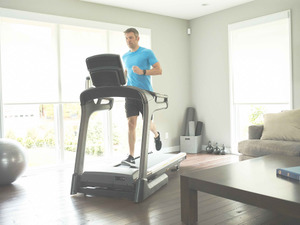 業務用トレーニングマシンの家庭用モデル「マトリックス」が日本初上陸！ 画像