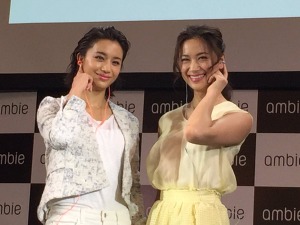 高橋メアリージュン、耳を塞がない新感覚のイヤホンに感激「後ろにスピーカーがついてるみたい」 画像