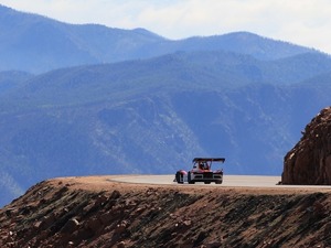 【パイクスピーク14】開幕、誰よりも早く“空まで”駆け上がる 画像