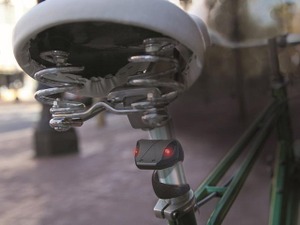 ヘビのように自在に巻き付くフレキシブルライト 画像