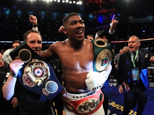 ジョシュアが劇的なTKO勝利、クリチコとの世代交代を果たす 画像