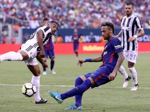 渦中のネイマールが驚異的なゴール、ユベントスのDFを切り裂く 画像