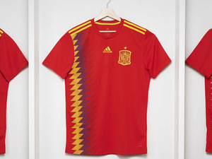 スペイン代表、W杯に向けた新ユニフォームは“あのダイヤモンド”が復活！ 画像