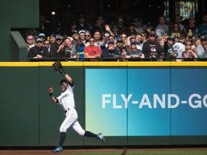 イチローの美技に米も驚愕「ホームランを盗むために帰ってきた」「史上最高の名手」 画像