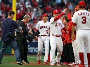 大谷翔平、本拠地に初お目見え…セレモニーの大歓声は主砲プホルスに匹敵 画像