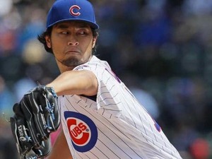 ダルビッシュが二塁打で尻もち転倒…這いながら帰塁に世界一右腕「ユウ…」 画像
