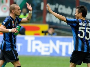 長友佑都、親友スナイデルと5年ぶりに再会！嬉しそうだ 画像