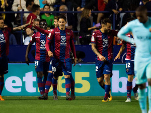 バルセロナ、無敗優勝が消滅…なんと16位相手に「5失点で衝撃惨敗」！ 画像