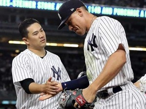 「空飛ぶジャッジ、見た？」…2メートル長身強打者の豪快ダイブ捕球が話題に 画像