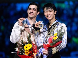 羽生結弦、ハビエル・フェルナンデスと肩を並べて笑顔！引退前の貴重な写真になるか 画像