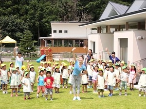 親子で楽しく熱中症予防について学ぶ、クリティア体操の動画 画像