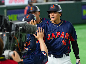 【WBC】え？ 大谷翔平が牧秀悟へ特別に“デスターシャ” 披露　初回3ラン後にパフォーマンス 画像