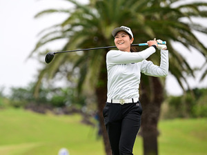 【女子ゴルフ】ルーキー神谷そらが単独首位、1打差に連覇狙う高橋彩華　フジサンケイレディスクラシック2日目 画像