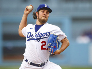 【プロ野球】行き過ぎたリスペクトもいかがなものか…　トレバー・バウアーの“刀パフォーマンス”封印騒動を考える 画像