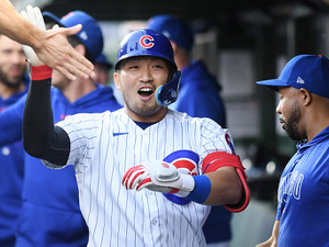 【MLB】鈴木誠也、今季本拠地初となる126メートル第6号170キロ先制弾で5月5本塁打と量産 画像