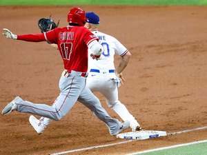 【MLB】大谷翔平、“世界最速”チャプマンの166キロを足で稼いで初安打　前日から「一安→中本→三安→遊安」 画像