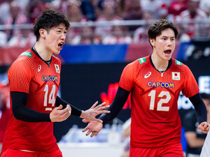 殊勲のバレー男子、指揮官がマスコット抱えパリ五輪決定に歓喜　石川祐希は世界2位撃破へ抱負「今日もベストパフォーマンスで」 画像