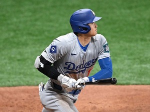 【MLB】大谷翔平の初打点に真美子夫人も歓喜のハイタッチ　ユニ姿の家族に「大谷ファミリー」がトレンド入り 画像
