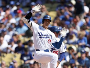 【MLB】「可愛くて永遠に見ていられる」大谷翔平、“いつもと違う”塁上パフォーマンスにファン注目　「ほんま和みますわ」 画像