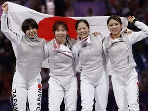 歴史的銅メダルのフェンシング女子フルーレ団体　「4年後も楽しみにしていて」宮脇花綸、喜び爆発【パリ五輪2024】 画像