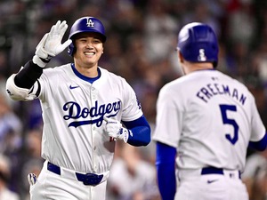 【MLB】「究極のショーマン！」2戦4発の大谷翔平を米メディア称賛　ロバーツ監督は「60-60を狙っているかも。彼なら……」と実現性に言及 画像