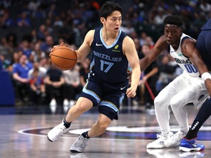 【NBA】初陣で5得点3アシストの河村勇輝　マブスHCジェイソン・キッドも称賛「アタックする能力、プレーメークする力は素晴らしい」 画像