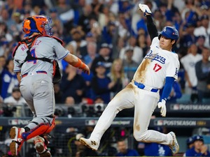 【MLB】大谷翔平のユニホームがもはや泥だらけ……打つ走る滑り込む　ド軍戦士の気迫プレーに大熱狂「甲子園球児みたいだ」 画像