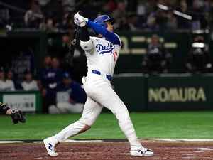 【MLB】大谷翔平、挨拶代わりの“特大アーチ”を地元紙も速報「皆さんが寝ている間に打ちました」　最強打線が1イニング3発の破壊力 画像