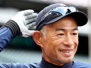 【MLB】51歳イチロー氏、マリナーズ開幕戦でキレキレ“135キロ”始球式　米メディア「彼だけが出来る唯一の方法」 画像