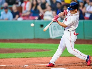 【MLB】「マッチョマン、奮闘中」吉田正尚、復帰戦でいきなり3安打 レ軍コーラ監督「マサが健康な時はリーグ屈指の左打者」と絶賛 画像
