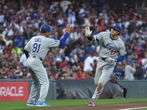 【MLB】大谷翔平、5試合ぶり“49号追撃弾”に敵地オラクルパークも熱狂　138メートル特大一打でシュワーバーに再接近 画像