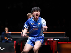 張本智和、“4度目の正直”達成の日本エースが悲願の初優勝　パリ五輪銀・モーレゴードを4－2撃破で戴冠【WTTファイナルズ香港】 画像