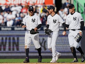 【MLB】「どうやって捕ったのかわからない」ベリンジャーが魅せた、奇跡の“曲芸キャッチ”に実況大興奮　グラブで弾くも落下寸前に……？ 画像